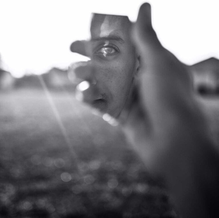 La psicoterapia existencial ahonda en las cuestiones existenciales del ser humano.